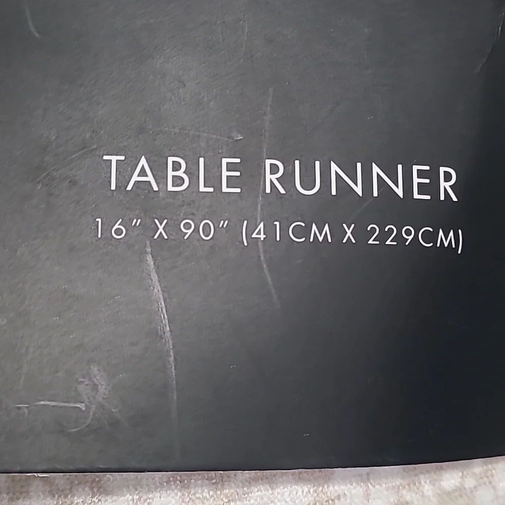 TAHARI TABLE RUNNER 16